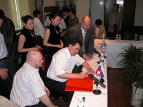 打望重慶最美醫(yī)生護(hù)士禮儀隊 白衣天使的優(yōu)雅風(fēng)采與專業(yè)擔(dān)當(dāng)